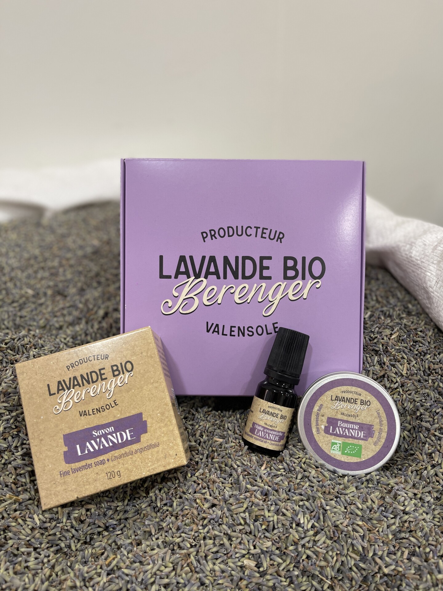 Echter Lavendel (Lavandula angustifolia): alles über den wahren Lavendel 3 Geschenkbox mit echtem Bio-Lavendel